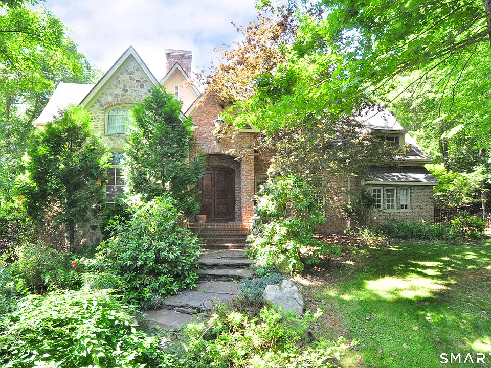 22 Thronebrook Rd