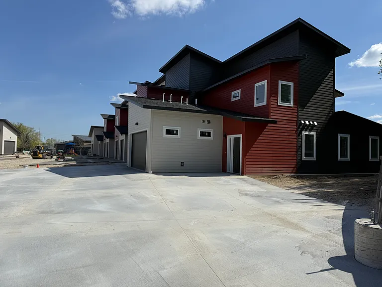 Manor Heights Townhome — Photo 3