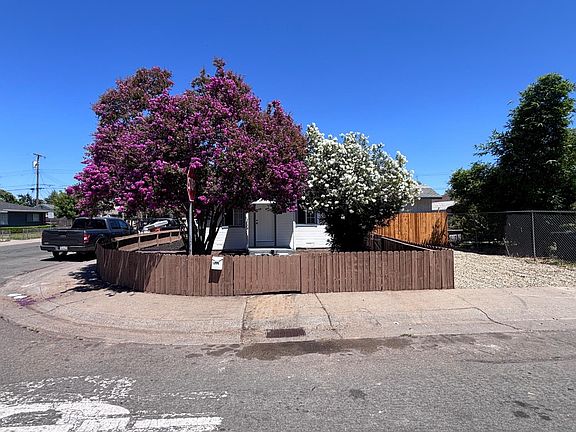 3rd image of 3844 Haywood St