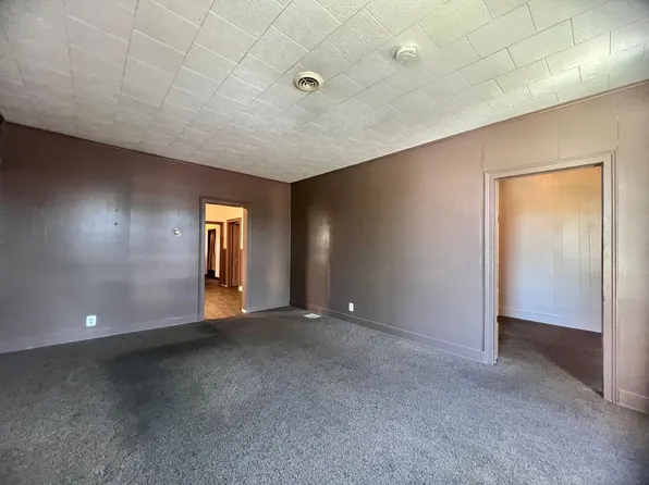 92 1/2 Main Ave, Clinton, IA 52732
