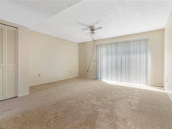 4th image of 1920 E Edgewood Dr