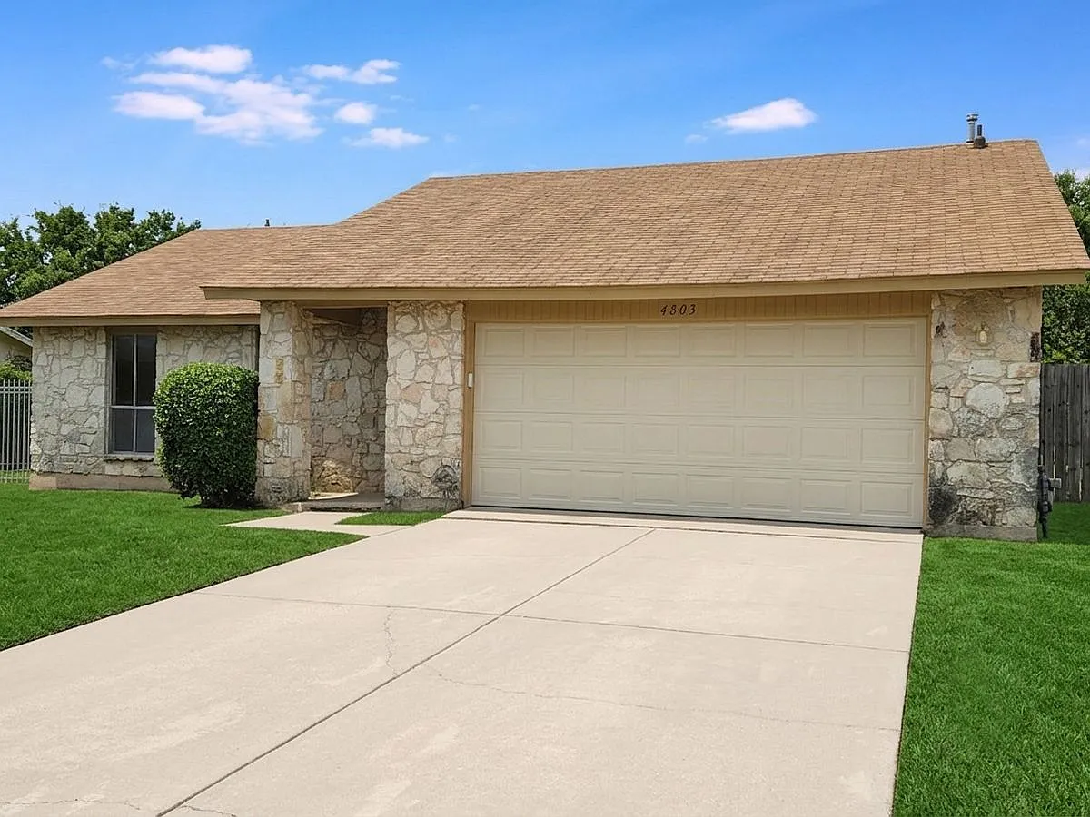 3 bed, 1062 sqft, $1,600 — Photo 2