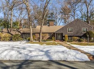 21 Huntingdon Rd, Lynnfield, MA 01940