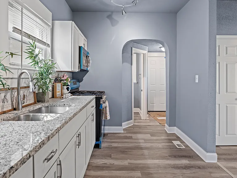 1132 Waite St — Photo 4