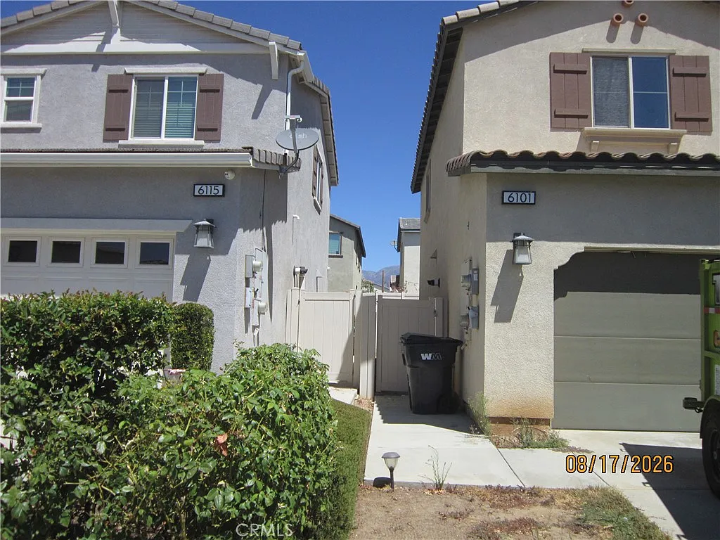 4 bed, 3.5 bath, 2195 sqft, $3,000 — Photo 2