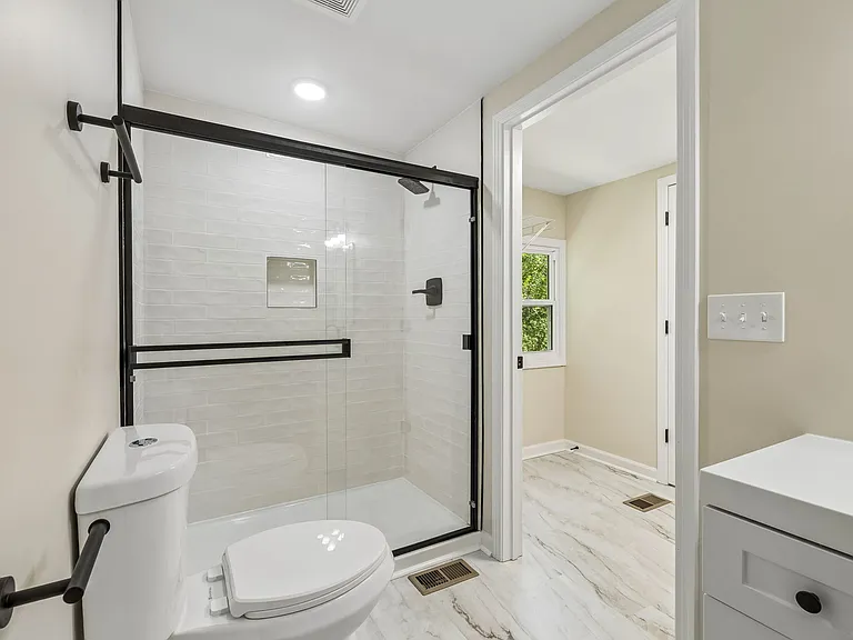 2208 Larimore Dr — Photo 6