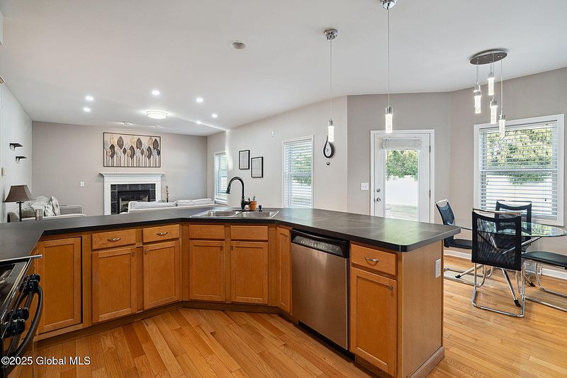 2nd image of 10 Sequoia Drive