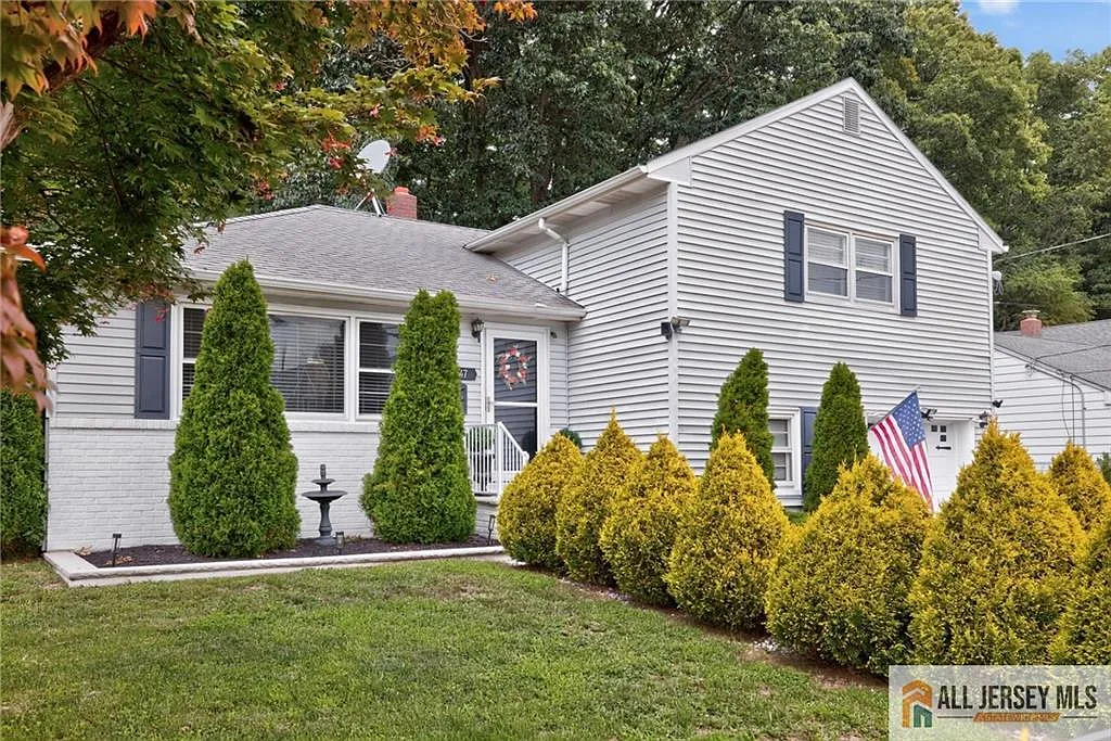 3 bed, 1.5 bath, 1806 sqft, $3,700 — Photo 3
