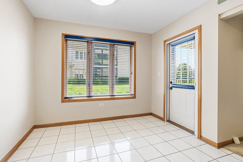 13934 Lavergne Ave APT 801, Crestwood, IL - View 4