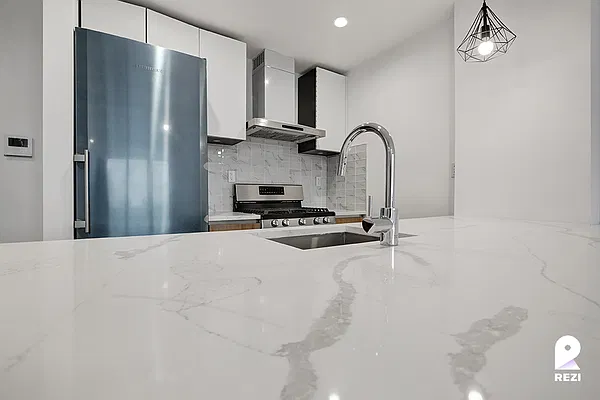 Rented by REZI | media 3
