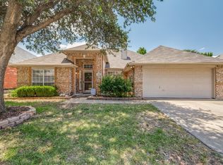 8125 Ross Lake Dr, Fort Worth, TX 76137