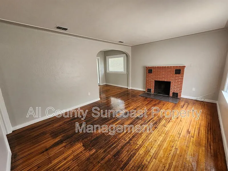2 bed, 1.0 bath, $1,255 — Photo 2