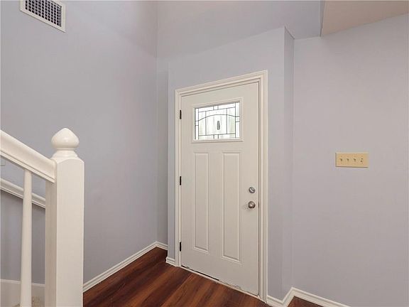 3rd image of 809 Riverlawn Dr
