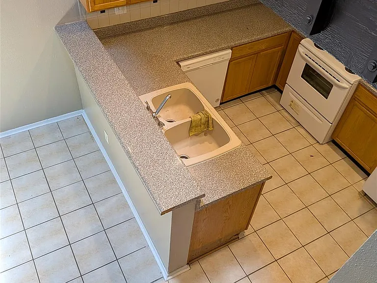 12214 Bob White Dr #122 — Photo 7