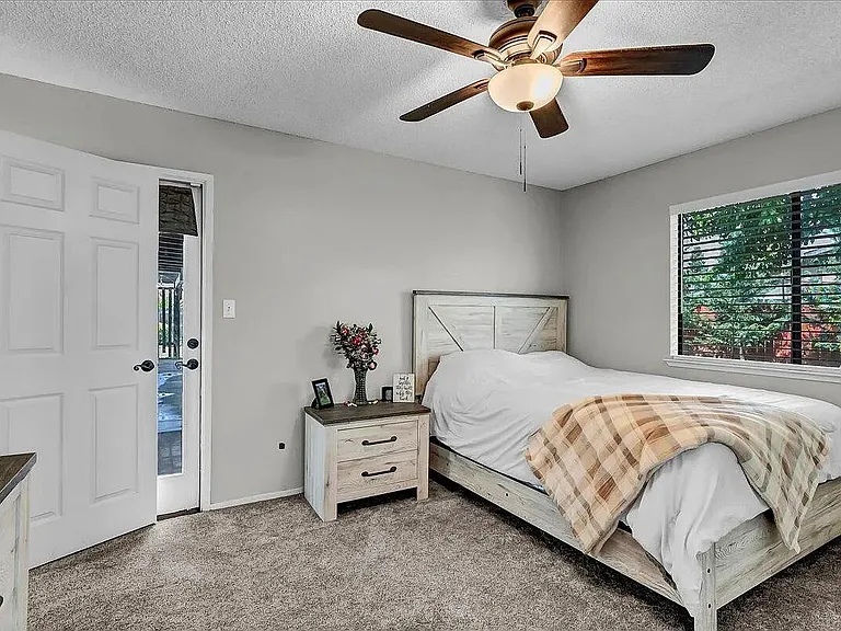 1828 E Seeger Ct — Photo 6