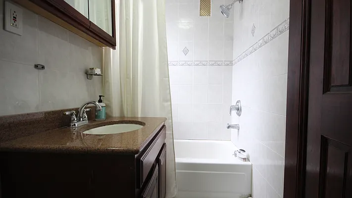 Rented by Nooklyn NYC LLC | media 28