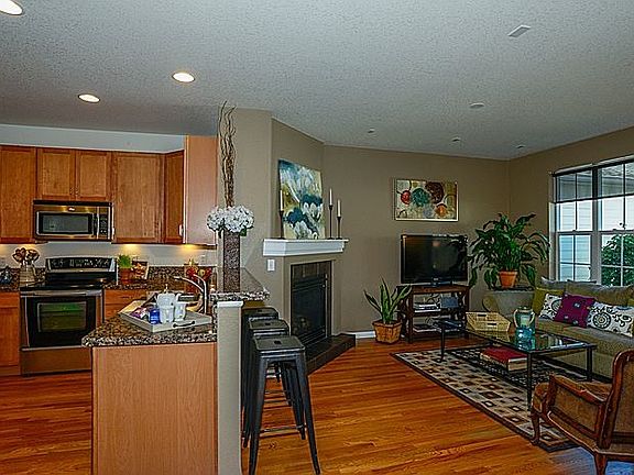 5th image of 2233 N Valentia St