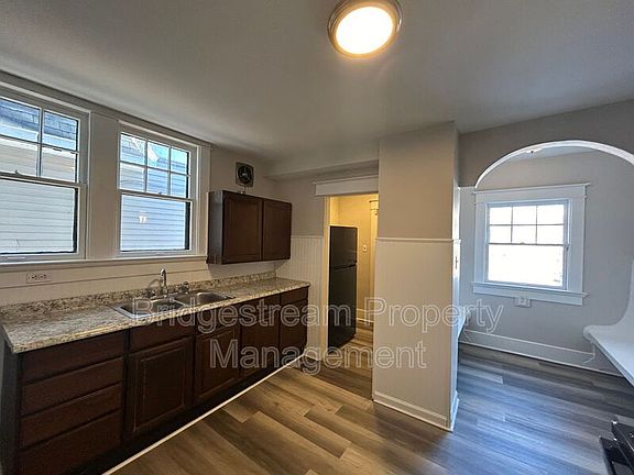 5th image of 517 Kenilworth Ave