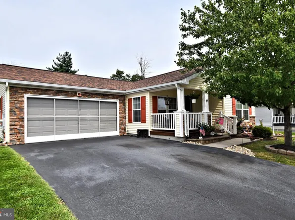 26 Random Rd, Douglassville, PA 19518