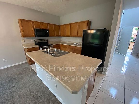 5th image of 601 Briar Way Ln