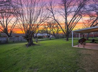 6628 Robindale Rd, Forest Hill, TX 76140