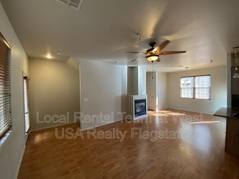 2 bed, 2.5 bath, 1274 sqft, $2,200 — Photo 3