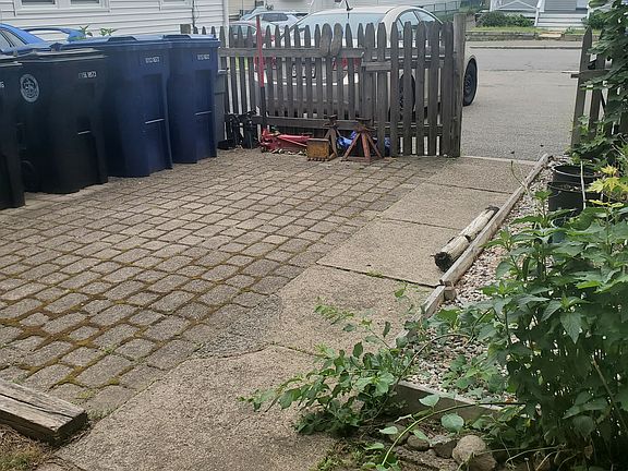 4th image of 40 Barstow St #1