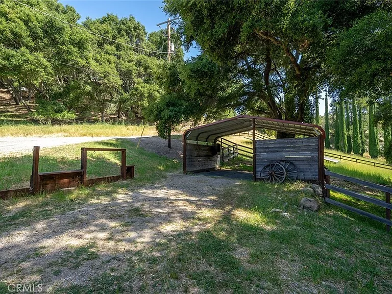 covered horse/animal stall