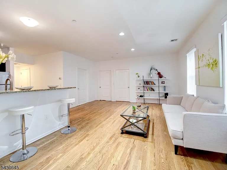 92 Willow St #3 — Photo 4