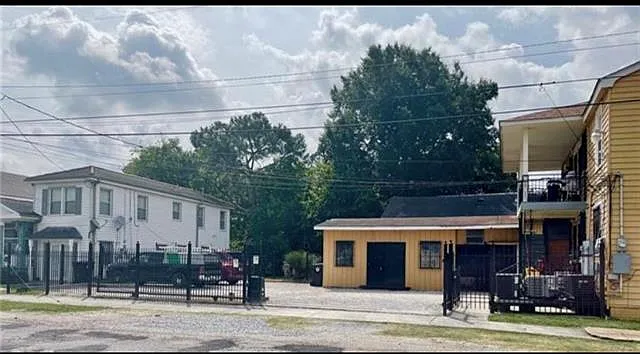 8841 S Claiborne Ave #C — Photo 9