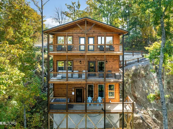 2876 Pine Haven Dr, Sevierville, TN 37862