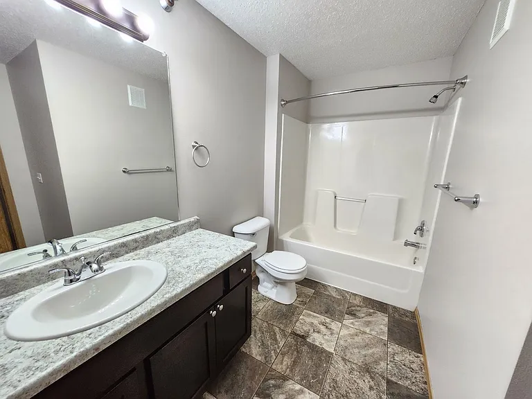 Prairie Gardens Apartments — Photo 36
