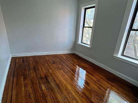 4th image of 3525 Bainbridge Ave APT 5E