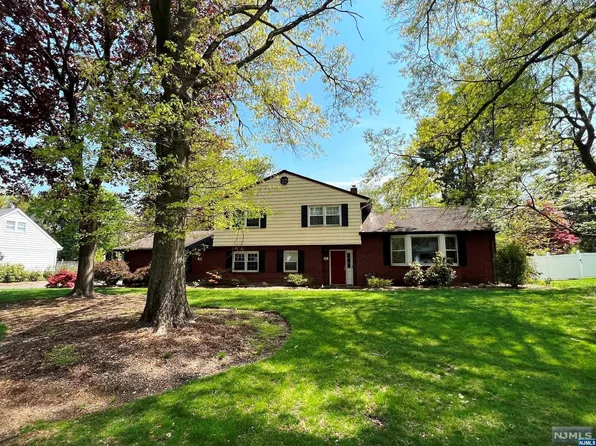 462 Ellis Pl, Wyckoff, NJ 07481
