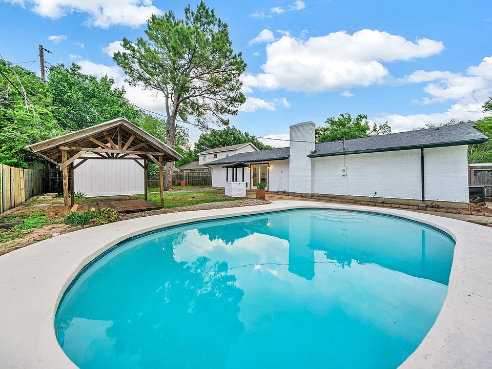 1st image of 817 Savannah Way
