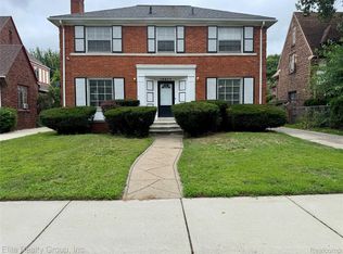19677 Roslyn Rd, Detroit, MI 48221
