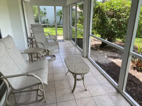 858 Charlemagne Blvd, Naples, FL 34112