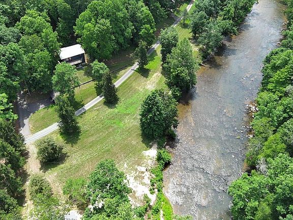2nd image of 135 River Place Rd