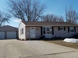 2013 6th St NW, Minot, ND 58703