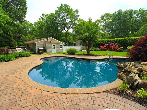 5th image of 266 Parkway Dr