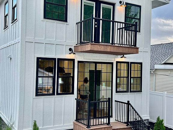 4th image of 601 N Hill St