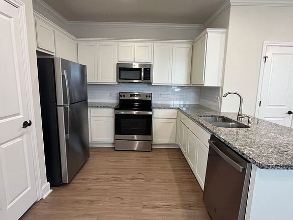 4th image of 10326 Candlewood Way #102