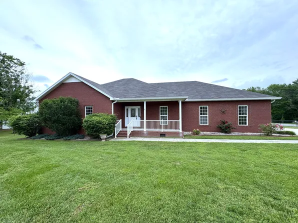 416 Overlook Cir, Tullahoma, TN 37388
