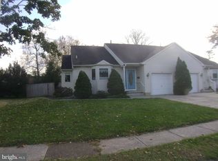 34 E 3rd St, Burlington, NJ 08016