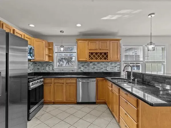 23 Vaughan St #1, Providence, RI 02904