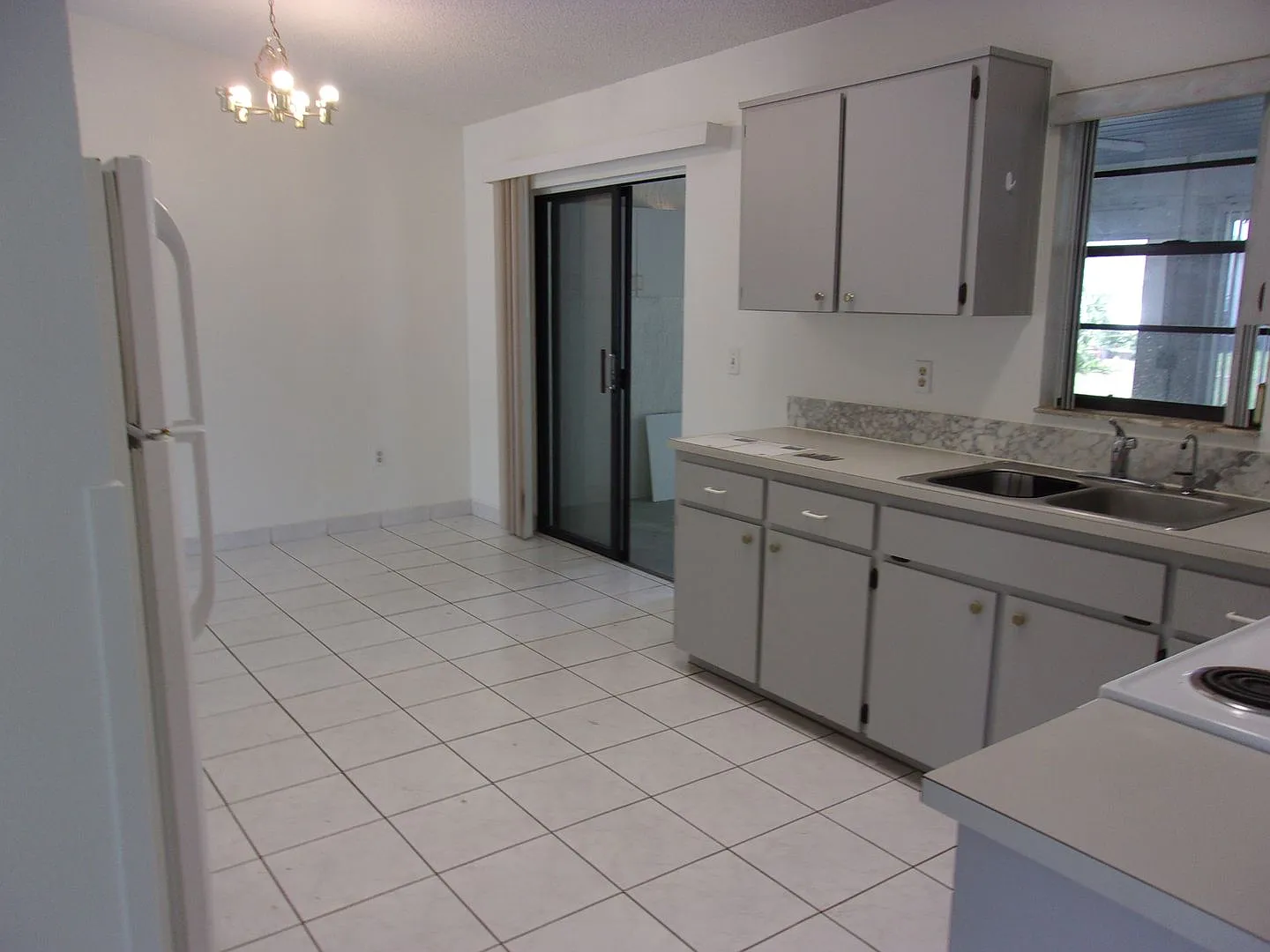 Adorable 3 Bedroom Home with Large Lanai — Photo 3