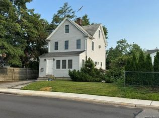 105 Bayview Avenue, Manhasset, NY 11030