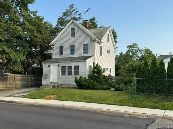 105 Bayview Avenue, Manhasset, NY 11030