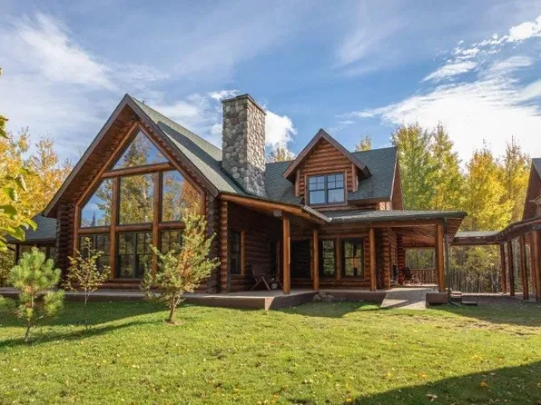 48 Wolf Point Tr, Grand Marais, MN 55604
