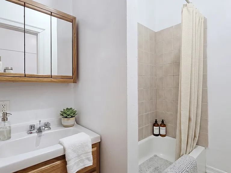 516 W 143rd St #1R — Photo 3